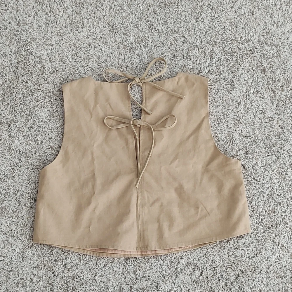 KOURT Linen Cotton Willow Cropped Tank with Tie Back in Tan Brown - Picture 5 of 5